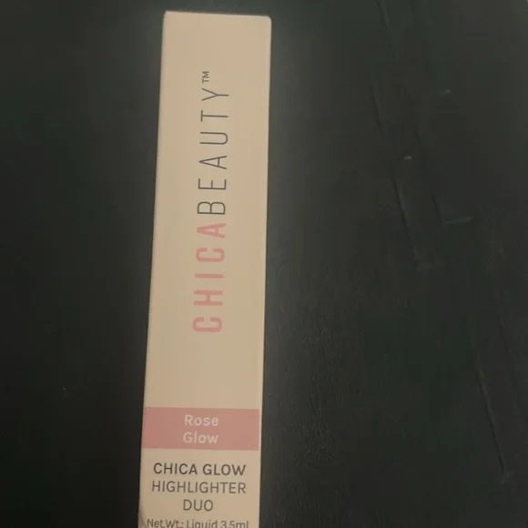 CHICA BEAUTY Chica Glow Highlighter Duo - Chica Glow - FULL SIZE - Brand NEW* - Picture 7 of 8